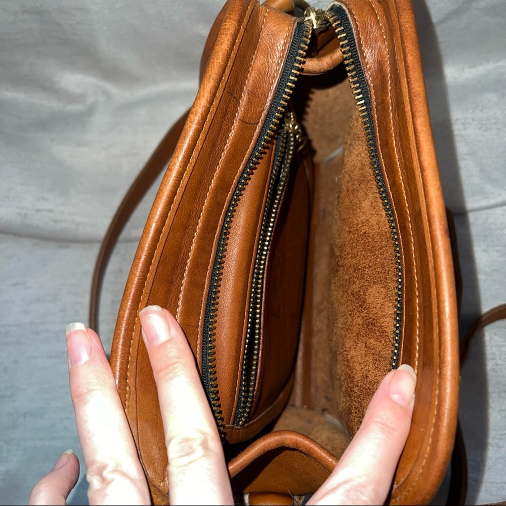 Vintage Coach 327 Crossbody Brown Leather Adjustable Strap Brass Hardware Rare - Picture 9 of 10